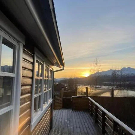 Cozy 2 Bedroom Cottage With Hot Tub Akureyri Exterior photo