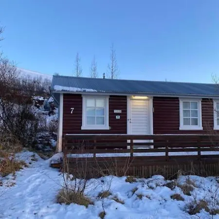 Cozy 2 Bedroom Cottage With Hot Tub Akureyri Exterior photo
