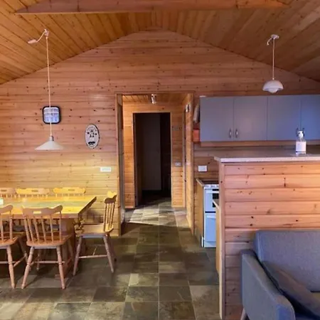 Cozy 2 Bedroom Cottage With Hot Tub Akureyri Exterior photo