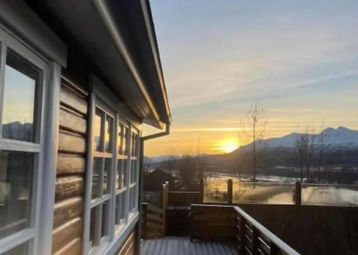Cozy 2 Bedroom Cottage With Hot Tub