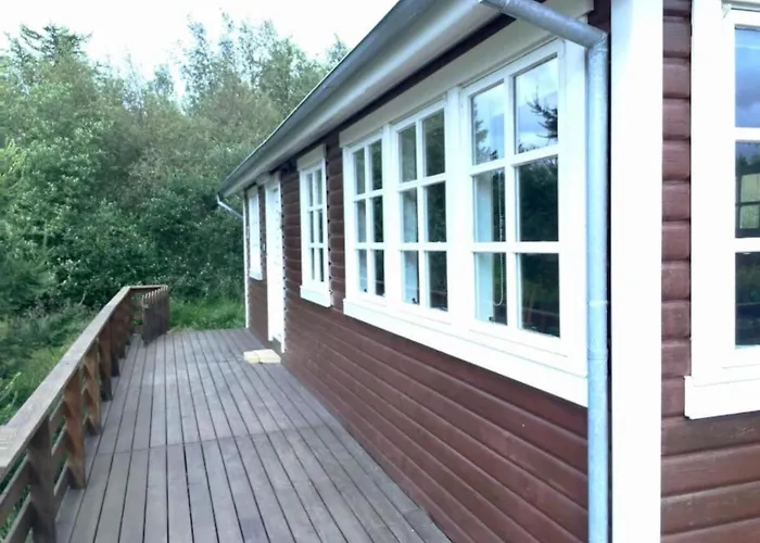 Cozy 2 Bedroom Cottage With Hot Tub