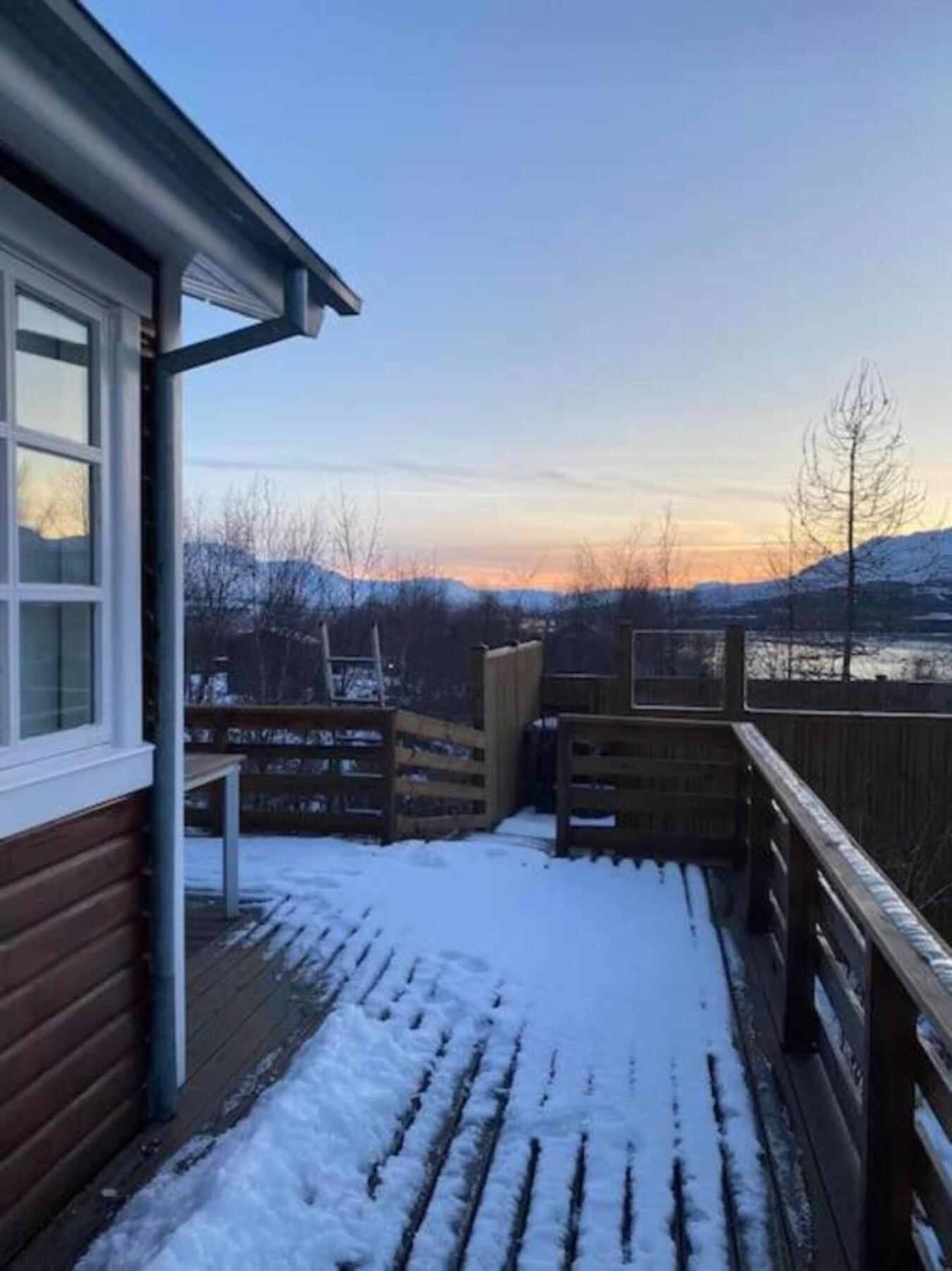 Cozy 2 Bedroom With Hot Tub