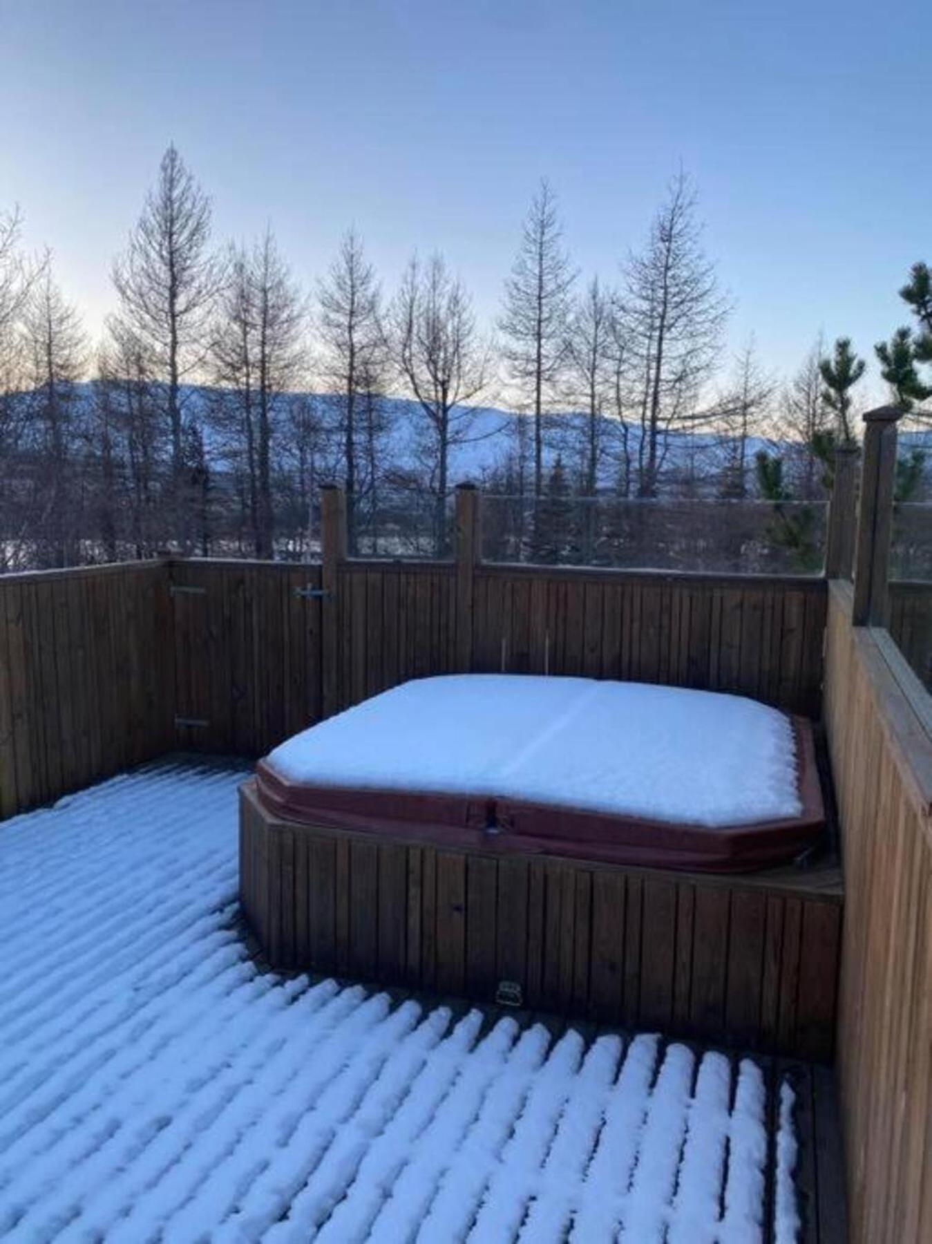 Cozy 2 Bedroom With Hot Tub Holiday home