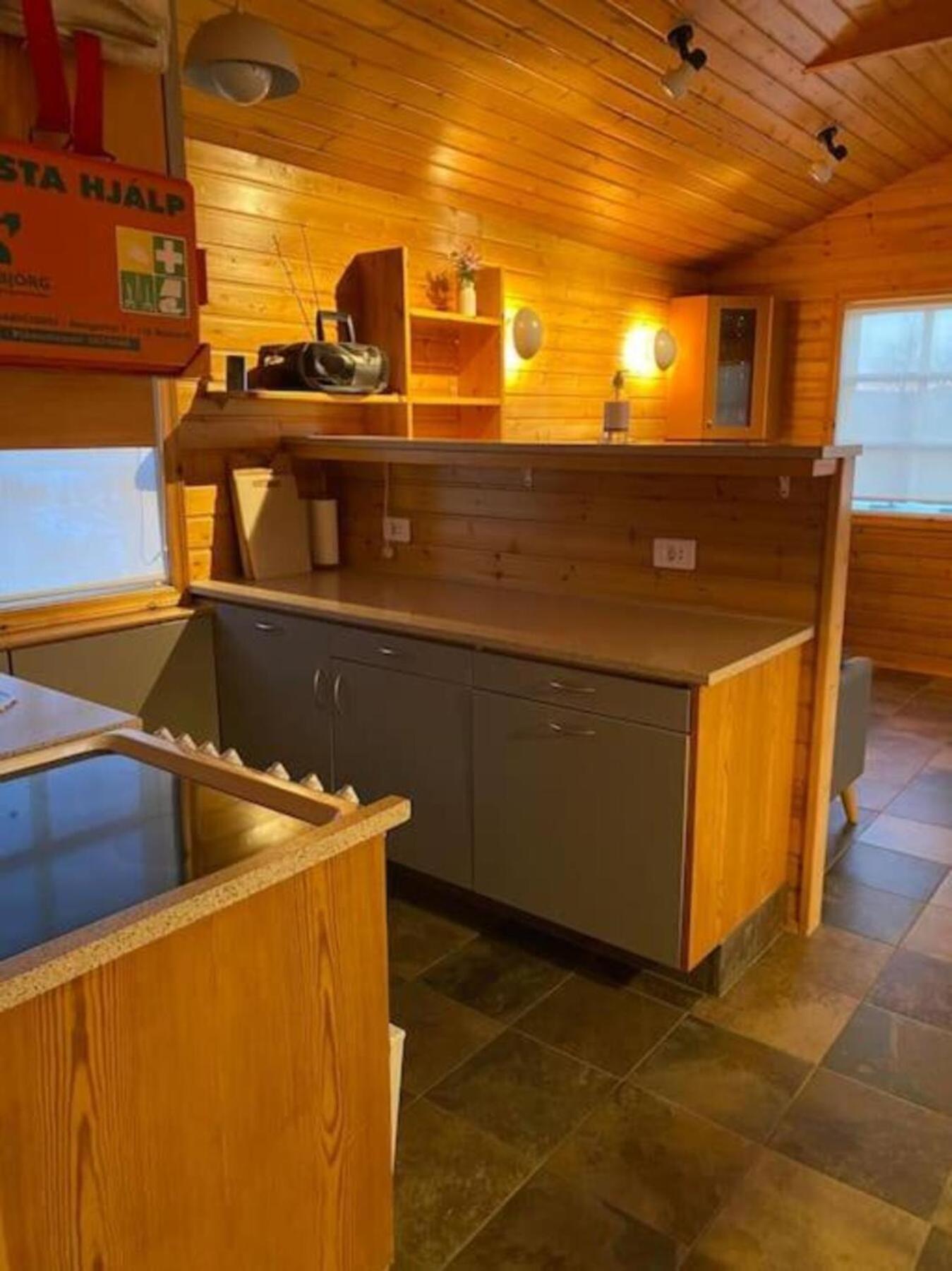 Cozy 2 Bedroom With Hot Tub Holiday home *