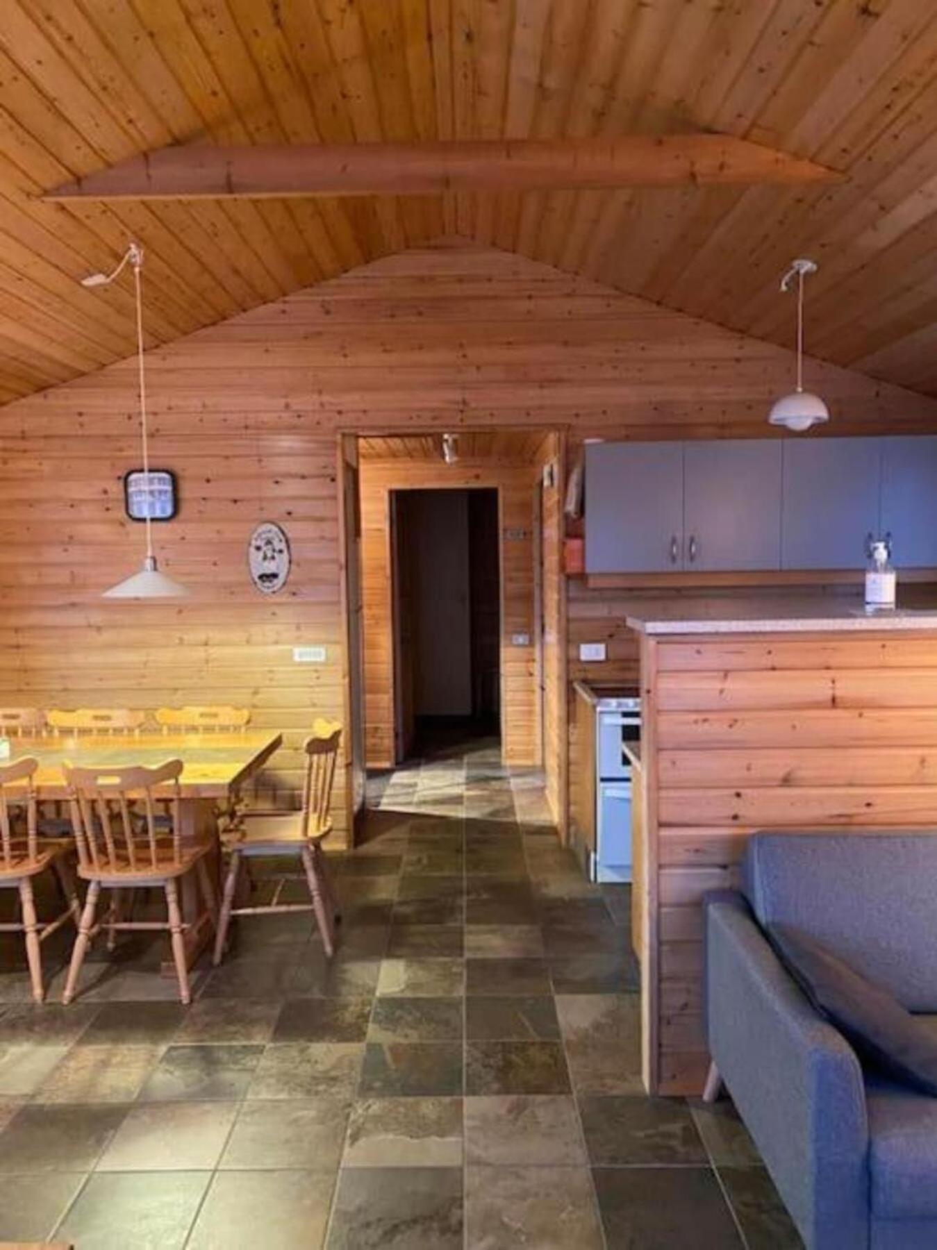Cozy 2 Bedroom With Hot Tub Holiday home